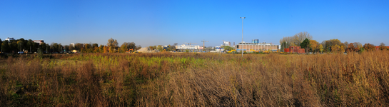 903657 Panorama van het terrein tussen de Europalaan en de Kanaalweg te Utrecht, bestemd voor het woningbouwplan ...